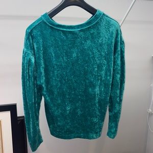 Free people crushed velvet sweater with puff sleeves.